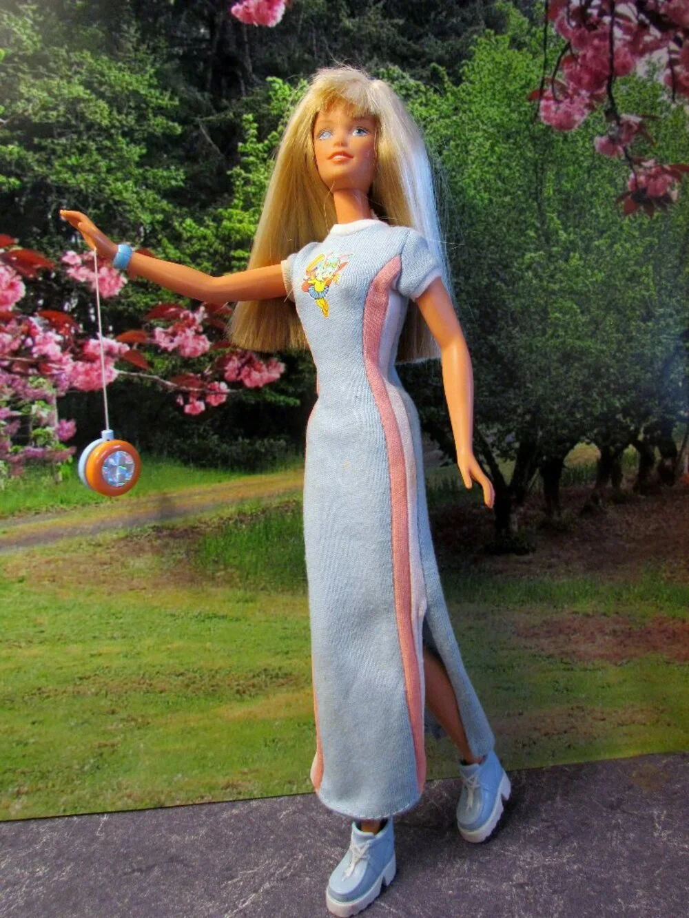 TOTALLY YOYO SKIPPER DOLL w WORKING YOYO ORIGINAL DRESS BOOTS #22228 BARBIE SIS